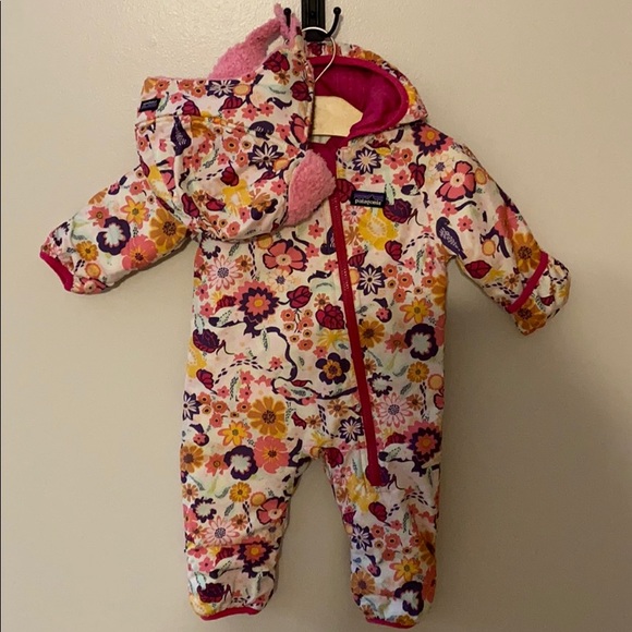 Patagonia Other - Patagonia baby bunting and hat size 3 months